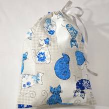 Obrázek k výrobku 4522 - Modré kočky - Simply - dárkové sáčkopytle - M